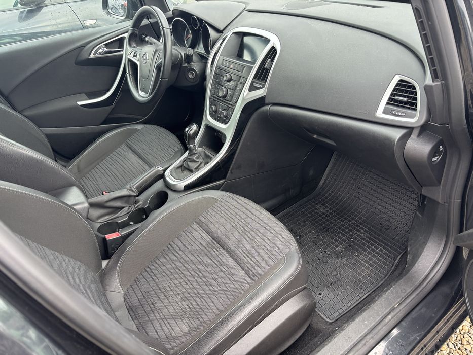 Dezmembrez opel astra j facelift euro 5  an 2019 motor 1.7 DTS   96kw