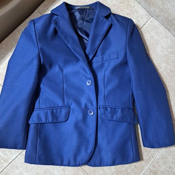 Продам школьный костюм