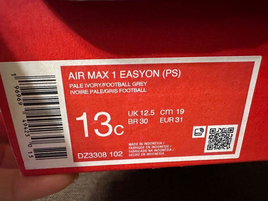 Adidasi Nike fete, marime 31, stare foarte buna
