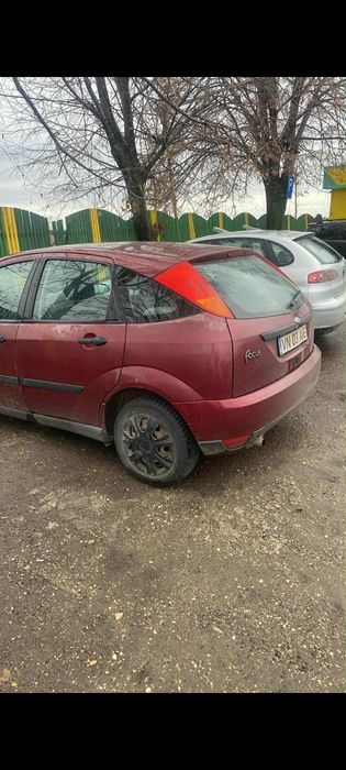 Vând Ford   focus 1.6 benzina