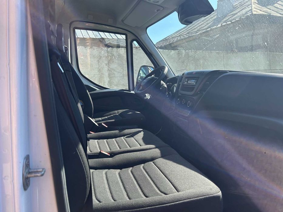 IVECO DAILY 70C16H 7.2T – 3.0 Diesel – BOX IZOTERM 5.2m – DOAR 300 KM