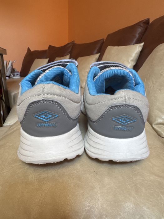 Adidasi Umbro nr. 32 copii - culoare gri deschia nr. 32