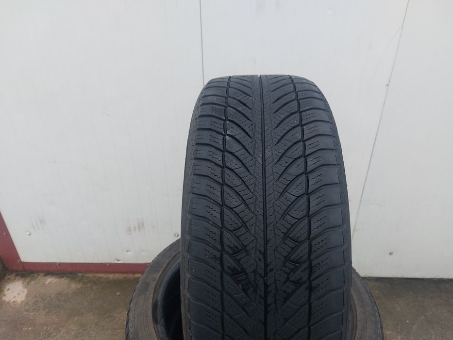 100 lei bucata! Set anvelope RUNFLAT M+S/IARNA 205 50 r17 Goodyear
