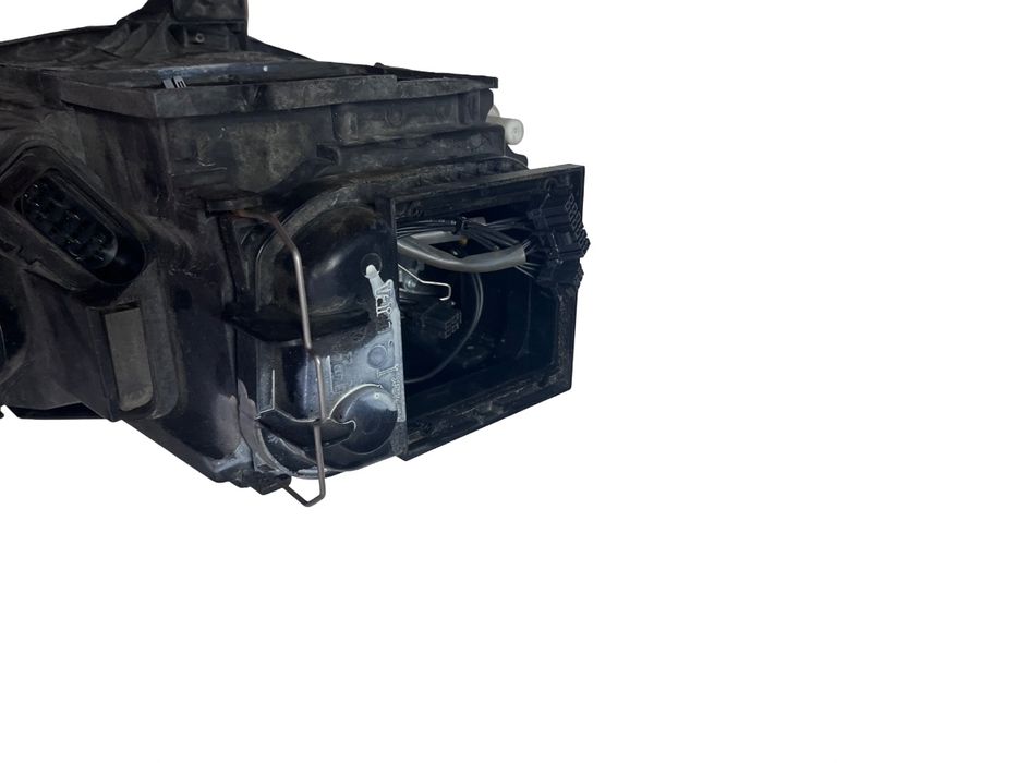 Far Stanga Cu Lupa Si Bi Xenon Europa Volkswagen Passat B6 2005 - 2010