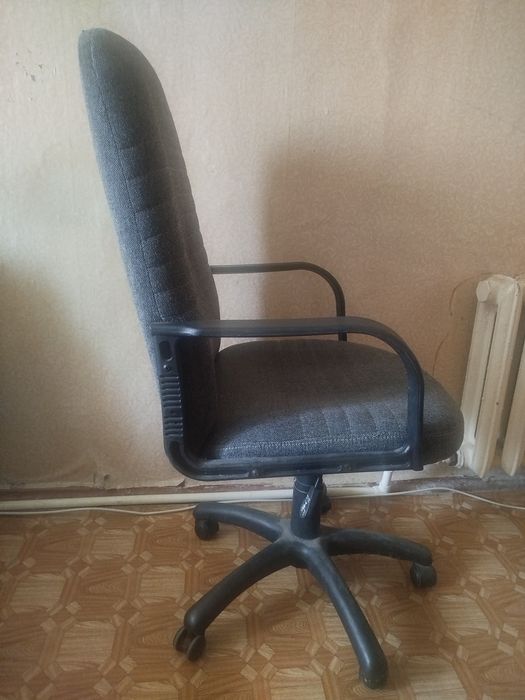 Продам офисное кресло