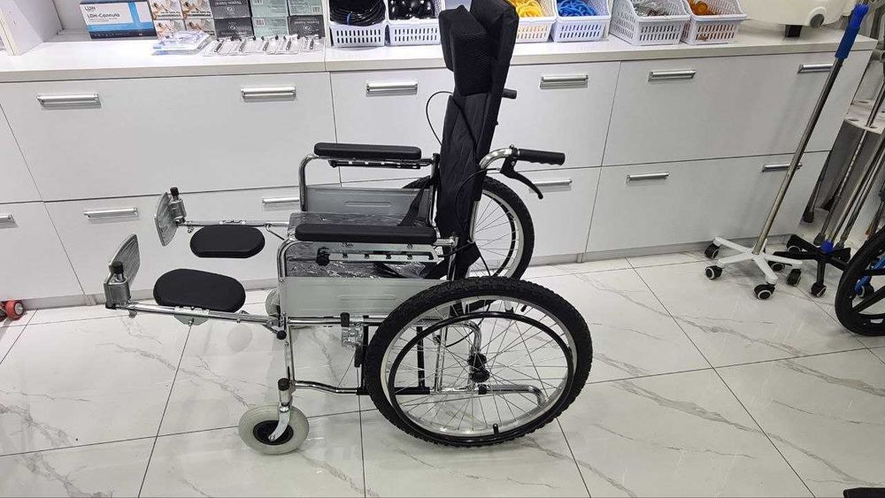 Инвалидная коляска с туалетной горшком
