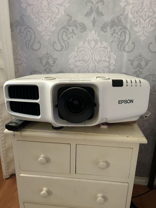 Videoproiector  Epson profesional