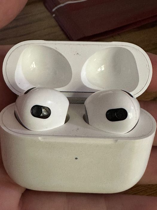 Продам Airpods 3