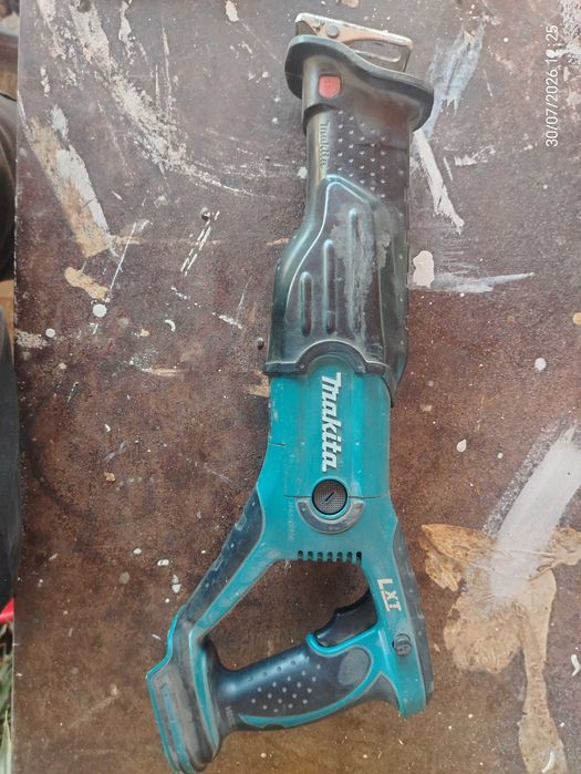 Саблен трион Makita