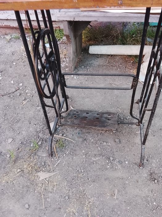 Продам швейную машинку