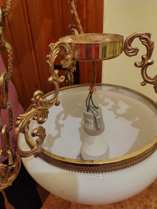 Vând lustra vintage