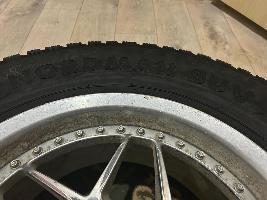 Продам зимнию резину 265/65/17