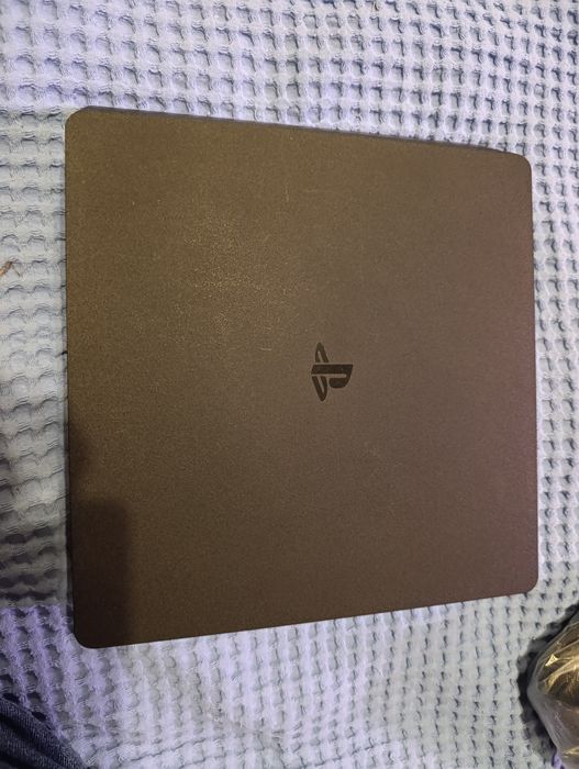 Продам Playstation 4