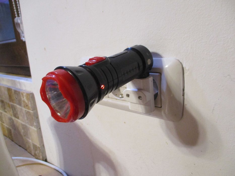 Lanterna UV + 15 ml vopsea fosforescenta