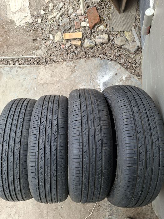 Продам шины 235/65/18 гити