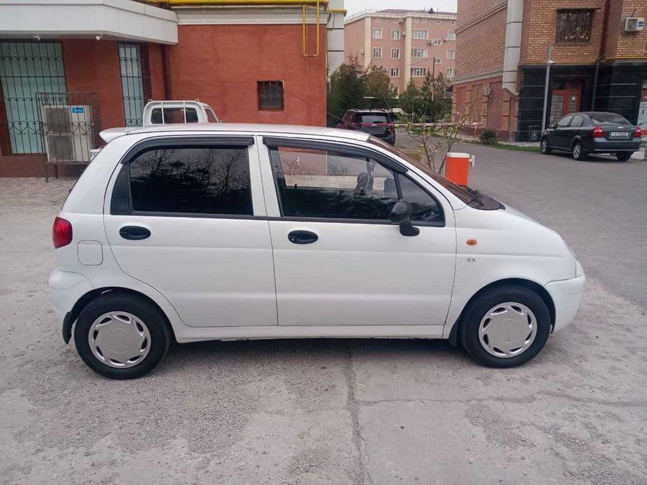 Matiz 2-pozitsiya sotiladi. Metan gazi, konditsionerI bor. Holati zo'r