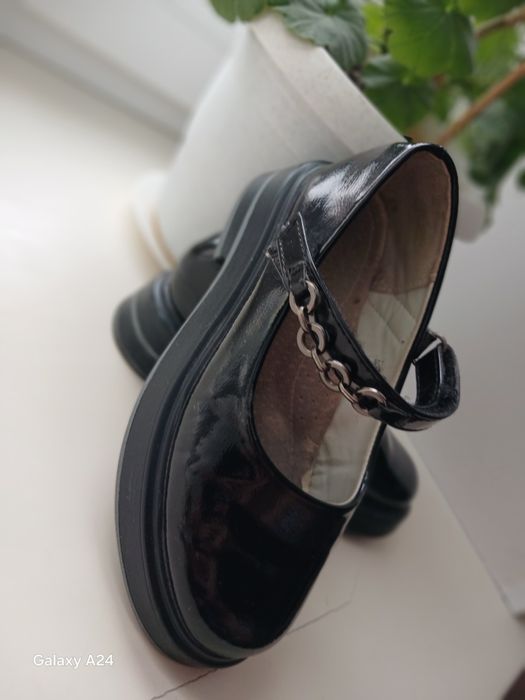 Продам туфли на девочку