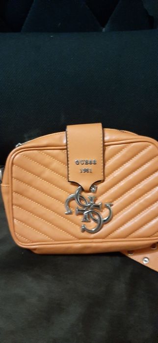Нова чантичка Guess