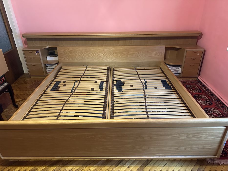 Vând pat matrimonial.