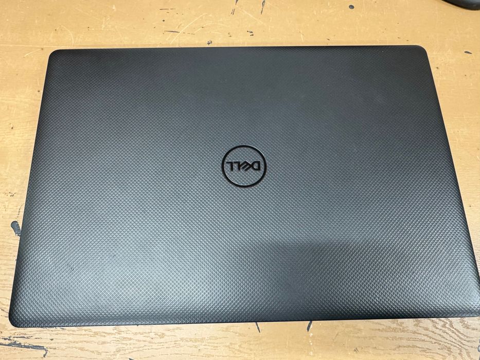 Продавам Dell Vostro 3590