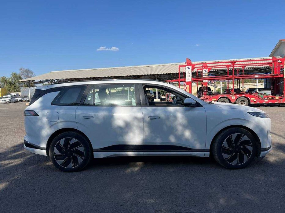 Dongfeng eπ008MAX
