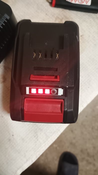 Acumulator 3A și încarcător