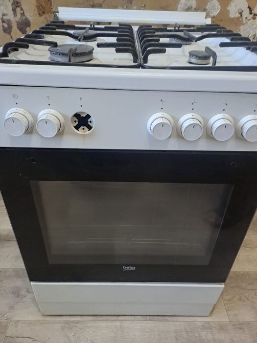 Продам газ плиту