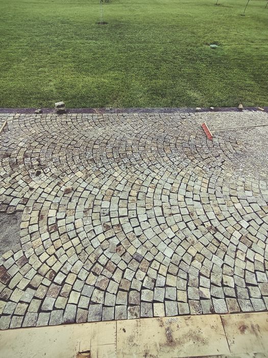 Montaj piatră cubică