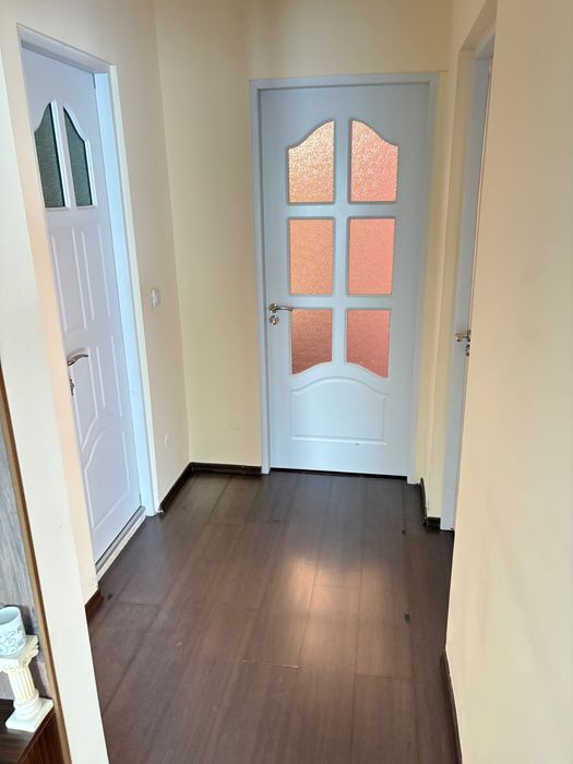 Apartament cu 3 camere in zona Berceni (Straja)