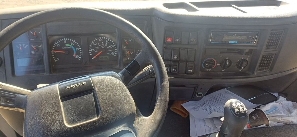 Camion Volvo Bena  basculabila