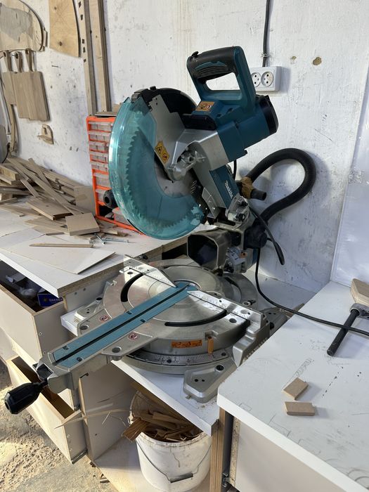 Торцовочная пила Makita