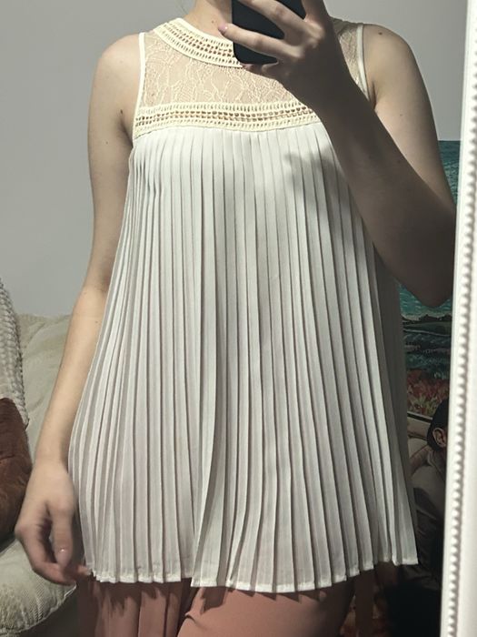 Top fin alb cu dantela