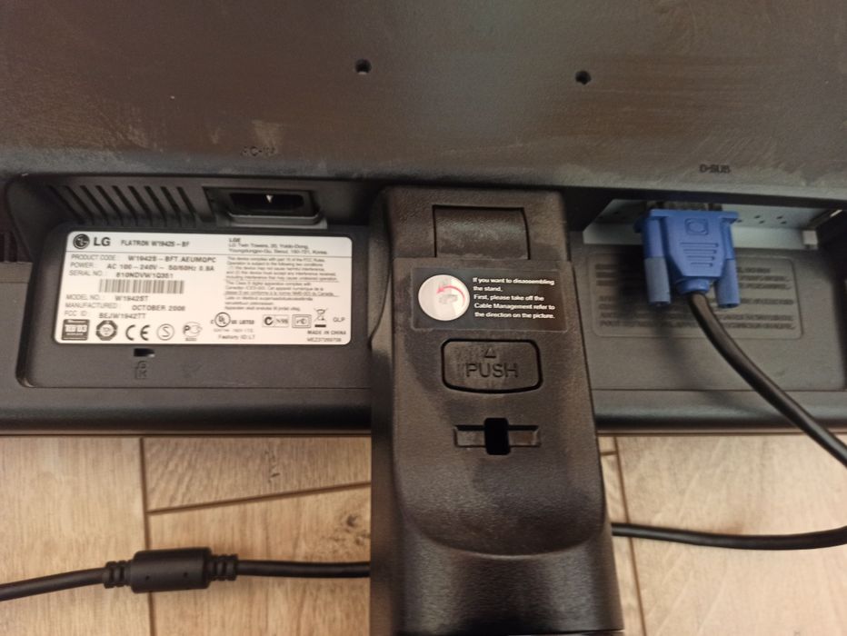 Монитор 19" не работещ