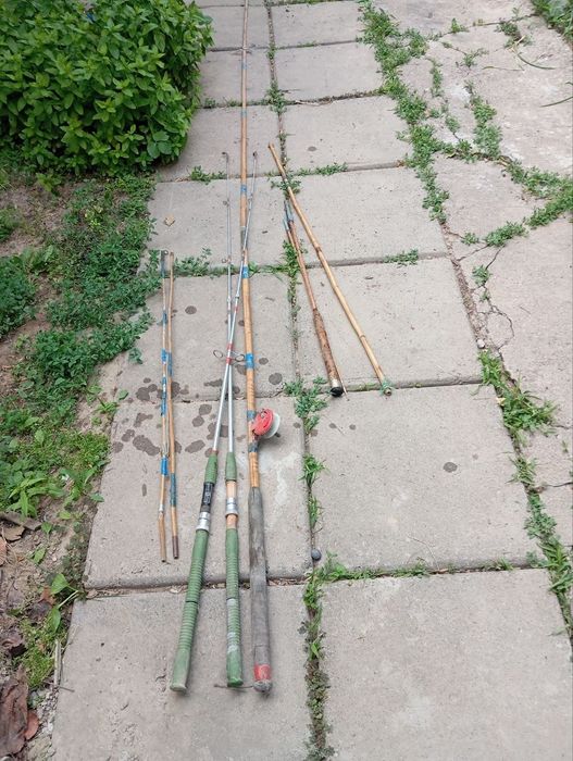Продам удочки  разные есть.