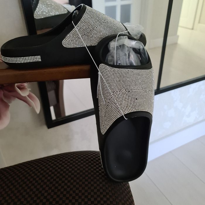 Продам новую обувь