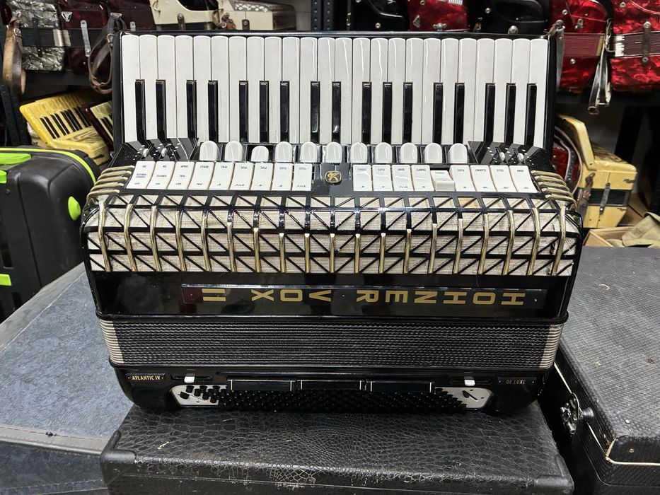 Acordeon Hohner Atlantic IVN deluxe cu 120 de basi