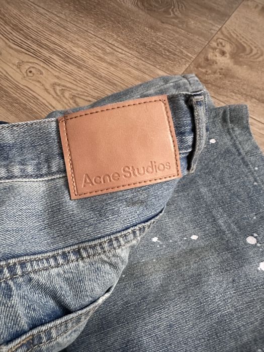 Джинсы Acne Studios 1981 Loose Fit — с эффектом краски