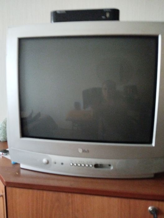Телевизор LG отдам даром