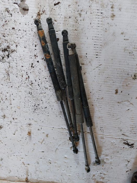 Амортисьори багажник E90 e91 bmw бмв n47 177кс 184кс