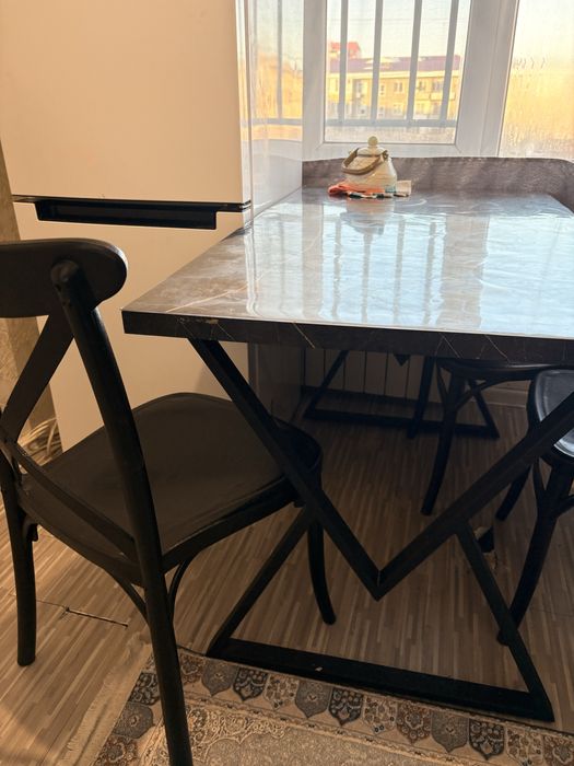 Стол+5 стульясымен сатылады