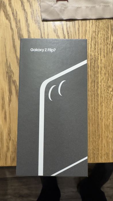 Samsung Galaxy Z Flip7  черный