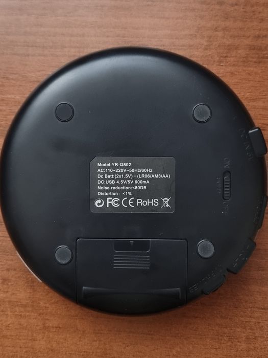 Cd плеер Bravo q802, (2 кабеля для использования)