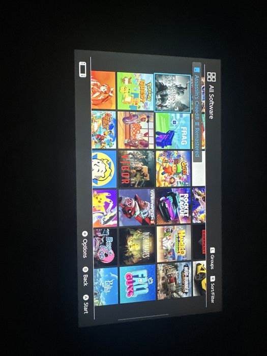 Nintendo switch cu multe jocuri si doua manete pro