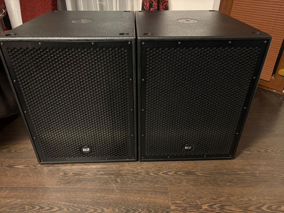 Pereche Subwoofer Activ RCF Sub 8004-AS+Huse si Roti Stare Excelenta