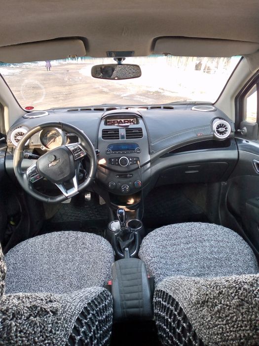 Spark 2012 yil rangi oq