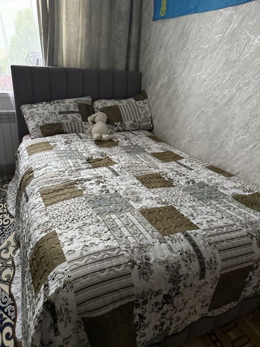 Продаю кровать с матрасом + наматрасник!