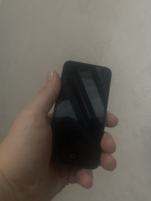 Продам телефон Айфон 4