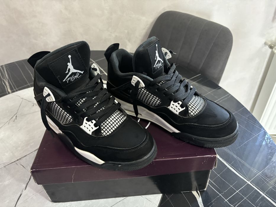 jordan 4 white thunder