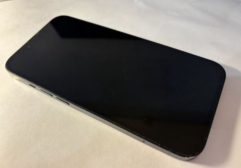 iPhone 13 128Gb с гарантией