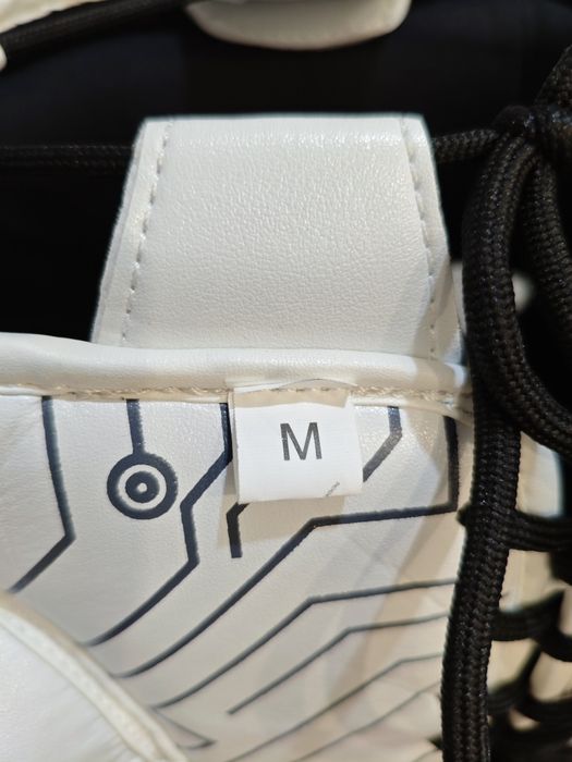 Белый боксерский шлем